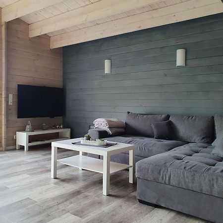 Idyllisches-Blockbohlenhaus-Mit-Eigenem-Garten-Und-Sauna-Zum-Wohlfuehlen Martensrade Exteriör bild