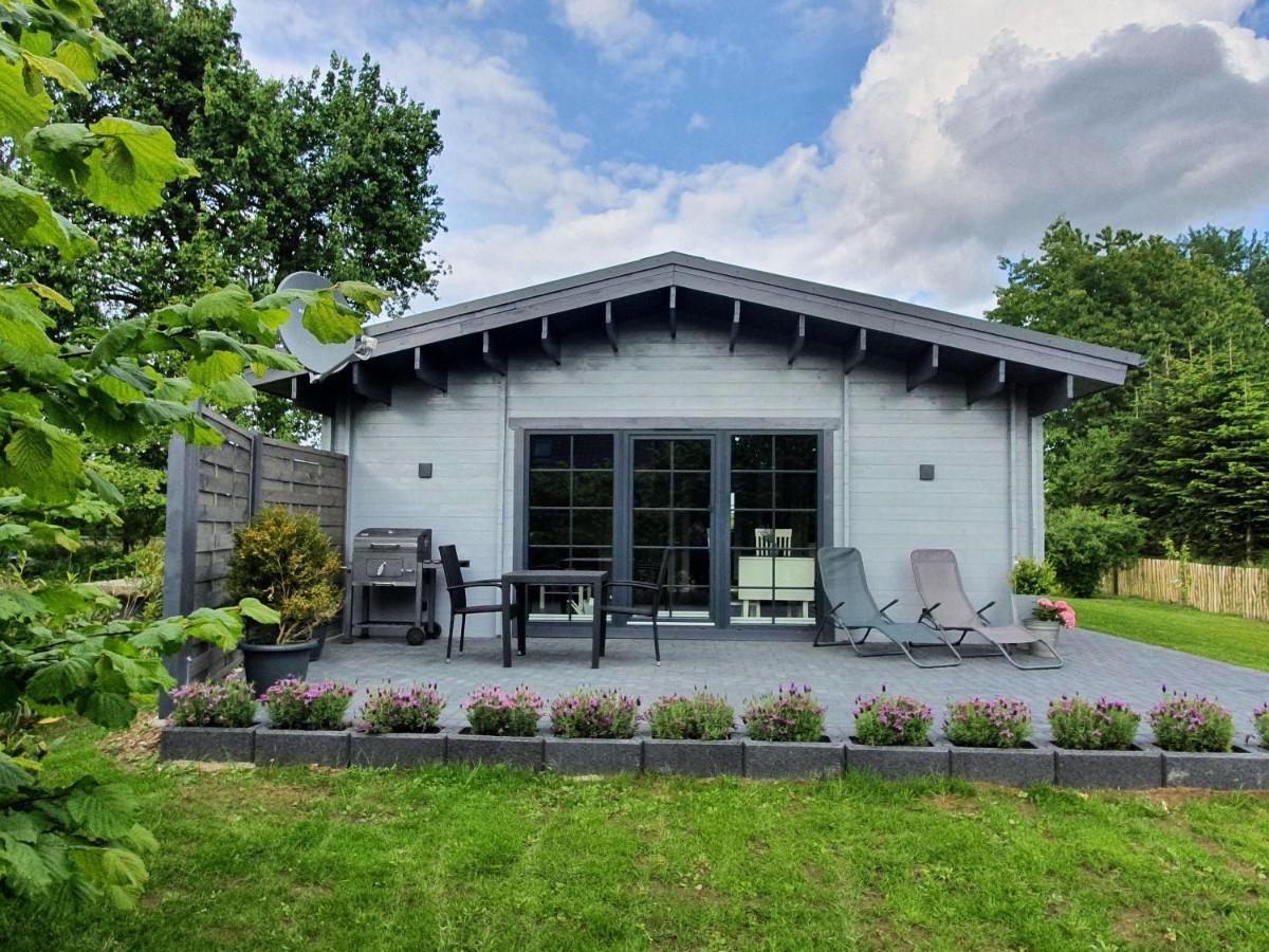 Idyllisches-Blockbohlenhaus-Mit-Eigenem-Garten-Und-Sauna-Zum-Wohlfuehlen Martensrade Exteriör bild