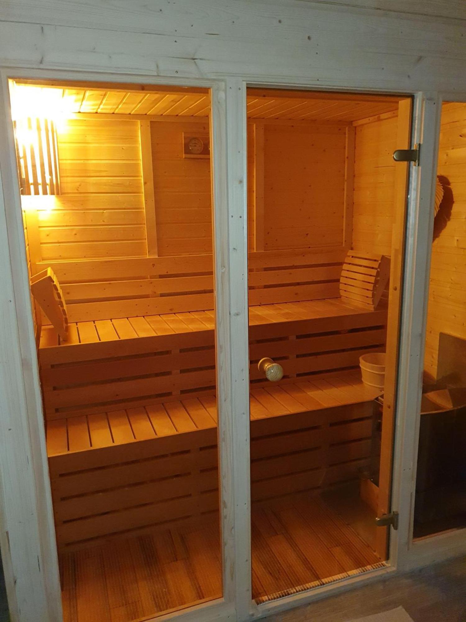 Idyllisches-Blockbohlenhaus-Mit-Eigenem-Garten-Und-Sauna-Zum-Wohlfuehlen Martensrade Exteriör bild