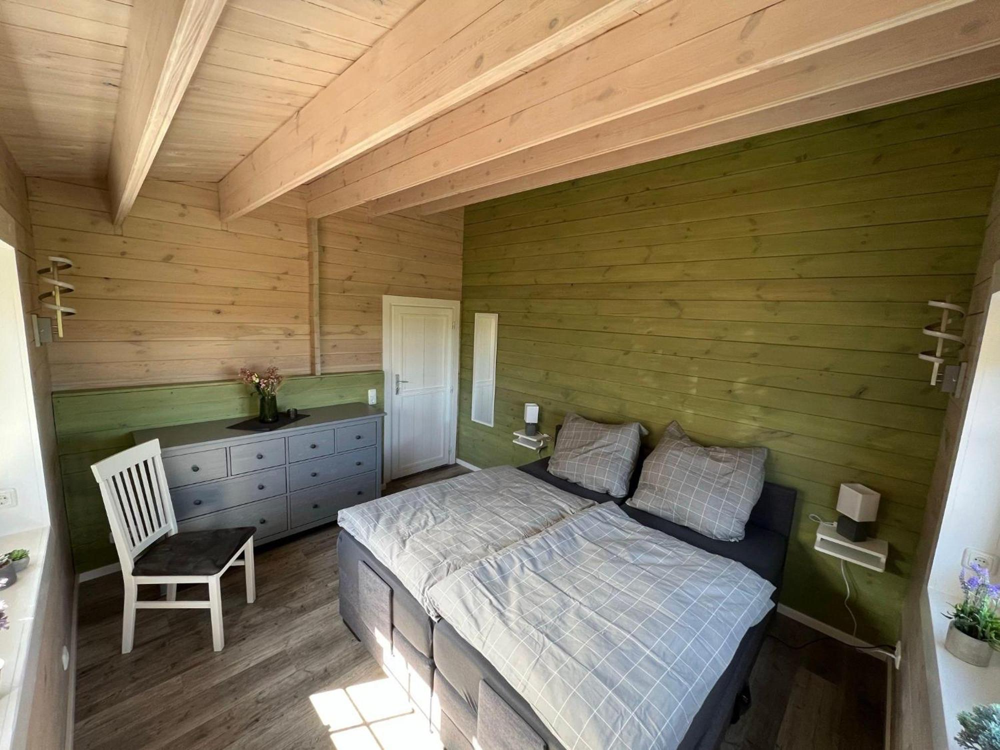 Idyllisches-Blockbohlenhaus-Mit-Eigenem-Garten-Und-Sauna-Zum-Wohlfuehlen Martensrade Exteriör bild
